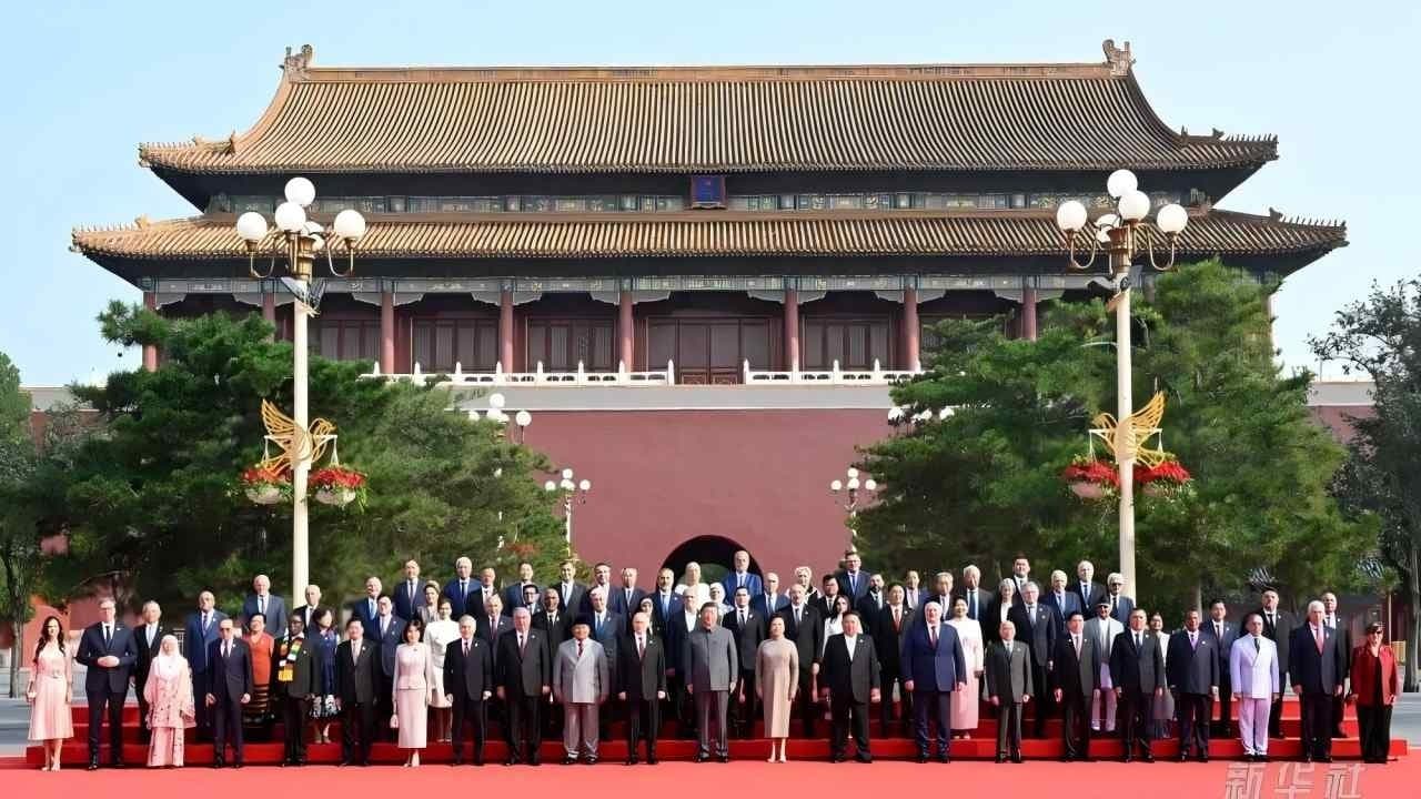 纪念中国人民抗日战争暨世界反法西斯战争胜利80周年阅兵 Backdrop
